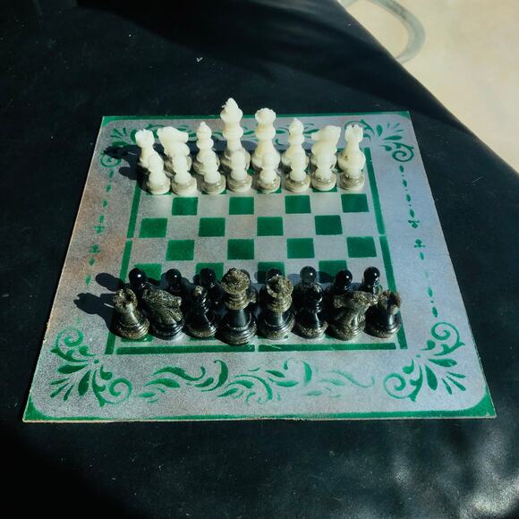 Chess Set - Green Silver - Picture 5 of 10